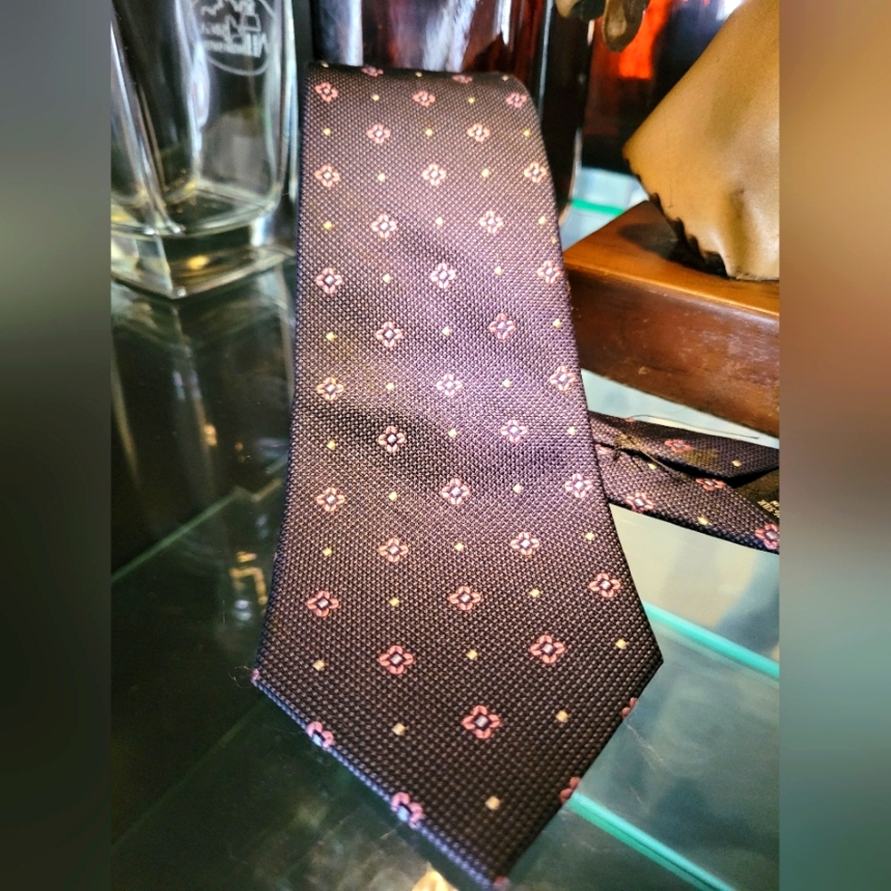 JOS.A. BANK Traveler Collection Micro Diamond Pattern Tie -
